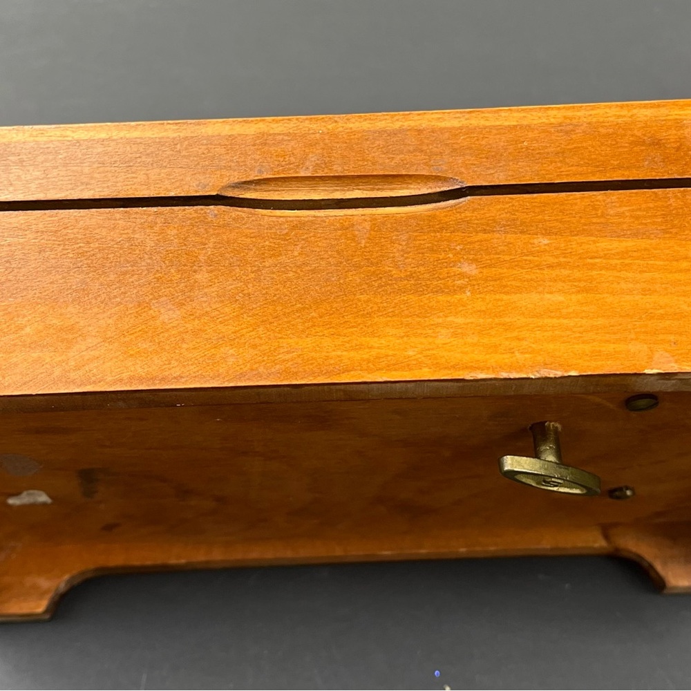 Lovely Gift. Vintage Wooden Carved Music Box. Plays Love Story - Picture 5 of 6